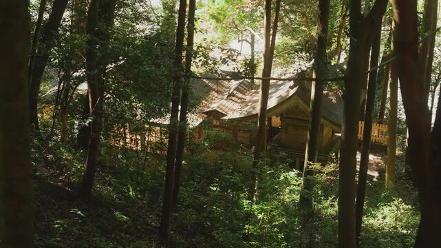 「熊野古道から望む滝尻王子宮十郷神社」和歌山県田辺市中辺路町 View of Takijiri Oji-gu Jugo Shrine from the Kumano Kodo, Nakahechi Town, Tanabe City, Wakayama Prefecture