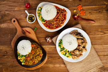Assorted Lunch Sets With Curry Pork And Chicken