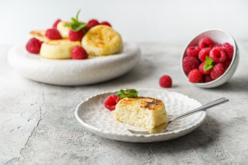 cottage cheese pancakes with raspberries and mint