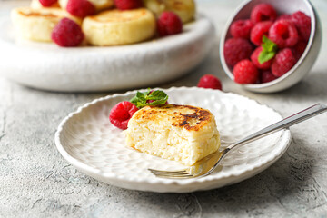 cottage cheese pancakes with raspberries and mint