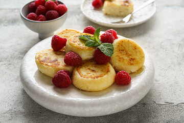 cottage cheese pancakes with raspberries and mint