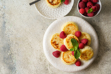 cottage cheese pancakes with raspberries and mint