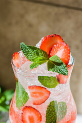 strawberry mojito with mint and strawberries