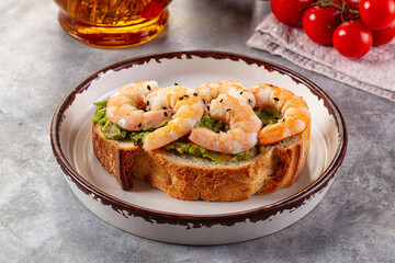 Sandwich with prawn and avocado