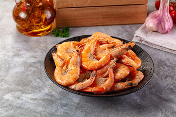 Boiled tiger prawns in the bowl
