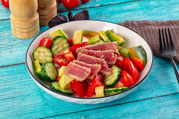 Salad with tuna tataki and avocado