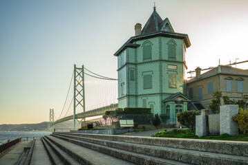 Sun Yat Sen Memorial Hall with Akashi Kaikyo bridge in Kobe, Hyogo, Japan © Richie Chan