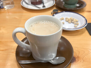 牛乳たっぷり入りホットコーヒー