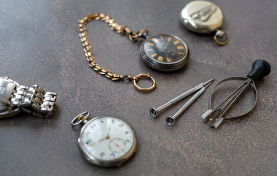 repair of mechanical watches of any complexity.Opening old watches with your own hands.A tool for removing arrows.