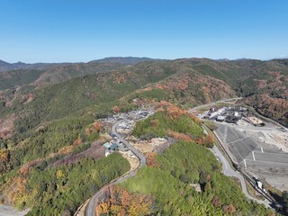 岐阜県八百津の紅葉 杉原千畝記念館付近のドローン撮影風景
