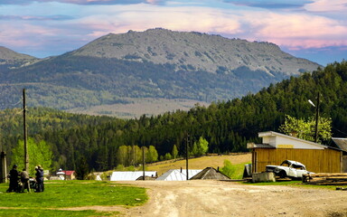 Mount Suktash, the western end of the Maly Iremel plateau, is a ridge of rock outcrops with a monumental appearance. Its elevation is 1,393 meters.