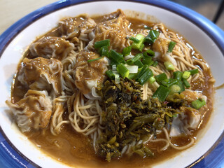 Wonton Noodles with Rich Sesame Sauce