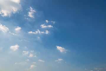Fototapeta premium beautiful blue sky and white fluffy cloud horizon outdoor for background.