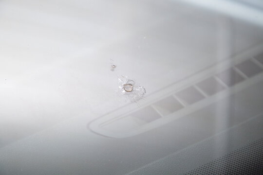 Repair of chips and cracks on car windows. Repair of windshields