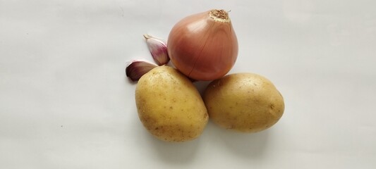 Patatas, cebolla y ajos. Dieta vegetariana