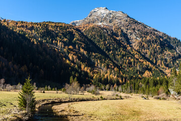 Wei&szlig;pirachbach Tal im Herbst in den Alpen in &Ouml;sterreich