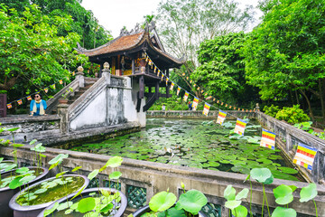 Obraz premium The iconic One Pillar Pagoda, Chua Mot Cot, is a historic Buddhist temple in Hanoi