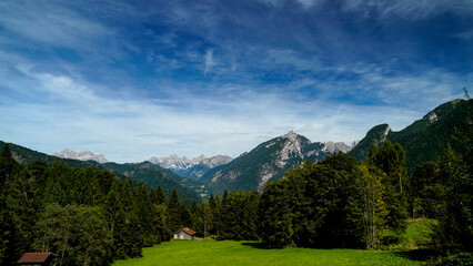 Obraz premium Lo spettacolare sentiero delle Crode Rosse con vista sul gruppo roccioso delle Pale di San Martino. Dolomiti, San Martino di Castrozza, Trentino, Italia