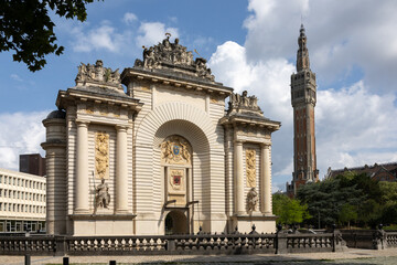 Porte de Paris et beffroi &agrave; Lille