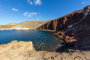 La spiaggia rossa vicino Akrotiri a Santorini