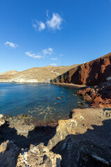 La spiaggia rossa vicino Akrotiri a Santorini