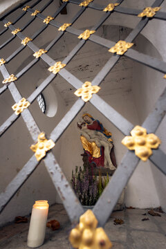 Maria Mutter Gottes in einer Kapelle