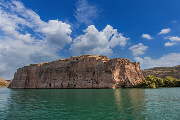 T&uuml;rkiye - Şanlıurfa - Halfeti , Rumkale roman fortress on the Euphrates River .