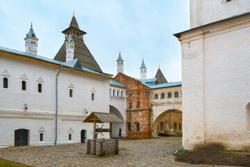 View of the inner courtyard of the Rostov Kremlin. An ancient well in the Kremlin courtyard.