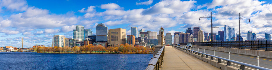 Obraz premium Boston Skyline and Charles River View from Longfellow Bridge