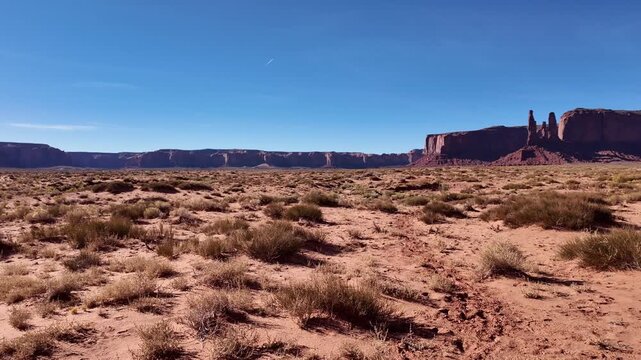 The area around Kayenta is primarily characterized by desert and semi-desert landscapes. Here you can see majestic red cliffs, low hills, canyons, and desert plains.
