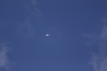 Boeing 747 Flying in Clear Blue Sky – Iconic Jumbo Jet Aviation Photography