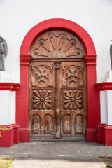Puerta antigua de la Iglesia del Santo Calvario, Aljojuca, estado de Puebla, M&eacute;xico.