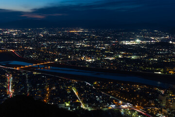 Fototapeta premium 日本の都市風景 岐阜県岐阜市 夜の金華山展望台の眺望