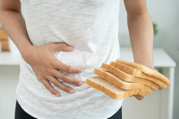 Wheat allergy, gluten allergy, women refuse to eat bread, swollen mouth, swollen eyes, itchy rash, hives, stuffy nose, difficult breathing, itchy eyes, stomach pain, nausea, vomiting, diarrhea