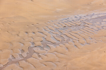  Pattern by meandering water in the sand