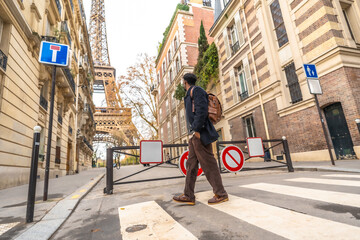 Obraz premium Person walking on crosswalk in autumn paris