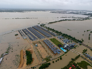 Naklejka premium Severe Flooding on Lupburi Ramesuan Road in Hat Yai, Thailand, with Highway Submerged Under Turbid Water