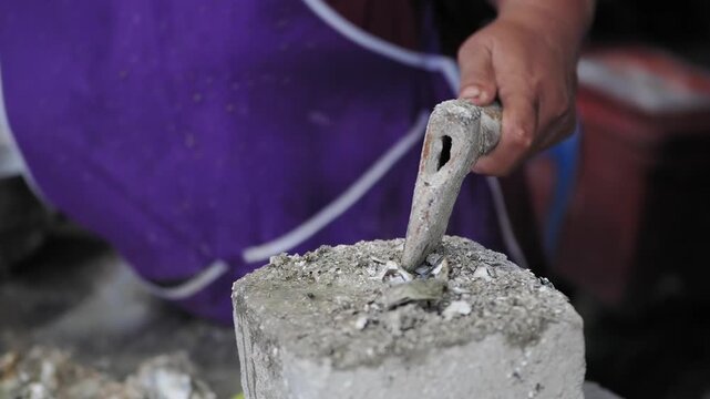 Crack open the oyster shells and place them on a plate.