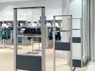 店の入り口に設置されている万引き防止ゲート