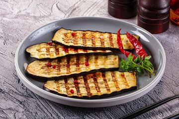 Hot grilled eggplant slices snack