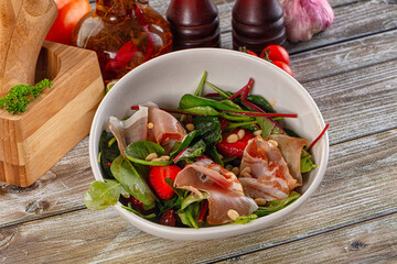 Salad with jamon, strawberry and arugula
