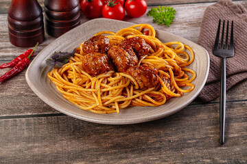 Meatballs with tomato sauce and spaghetti