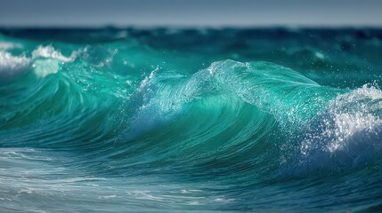 Obraz premium Bright Turquoise Ocean Wave Crashing with Sparkling Water Droplets in Sunlight