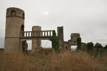 Ruines du Manoir Saint-Pol Roux &agrave; Camaret-sur-Mer dans le Finist&egrave;re en Bretagne, France, Europe