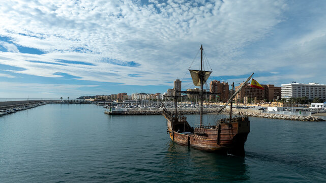 La Nao Santa Mar&iacute;a entrando en el puerto de Fuengirola, Espa&ntilde;a