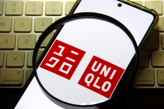 Uniqlo - Rede japonesa global de lojas de roupas casuais, conhecida por seu design minimalista, funcional e de alta qualidade, com foco em pe&ccedil;as b&aacute;sicas dur&aacute;veis e inovadoras.