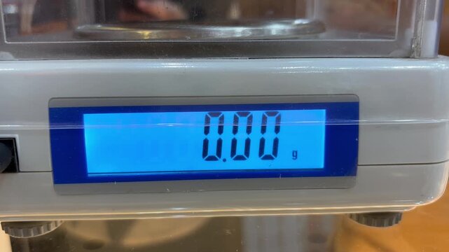 Digital scales with two digits after the decimal point, so they can determine weight accurately.