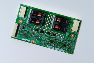 白背景のコンピューターの部品　基盤