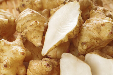 健康と美容に嬉しいスーパーフード菊芋