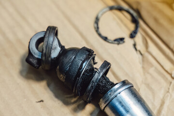 Close up: worn spherical joints and rubber dampers of the gear shift mechanism. Replacement of the linkage and bushings to eliminate play in the manual transmission.